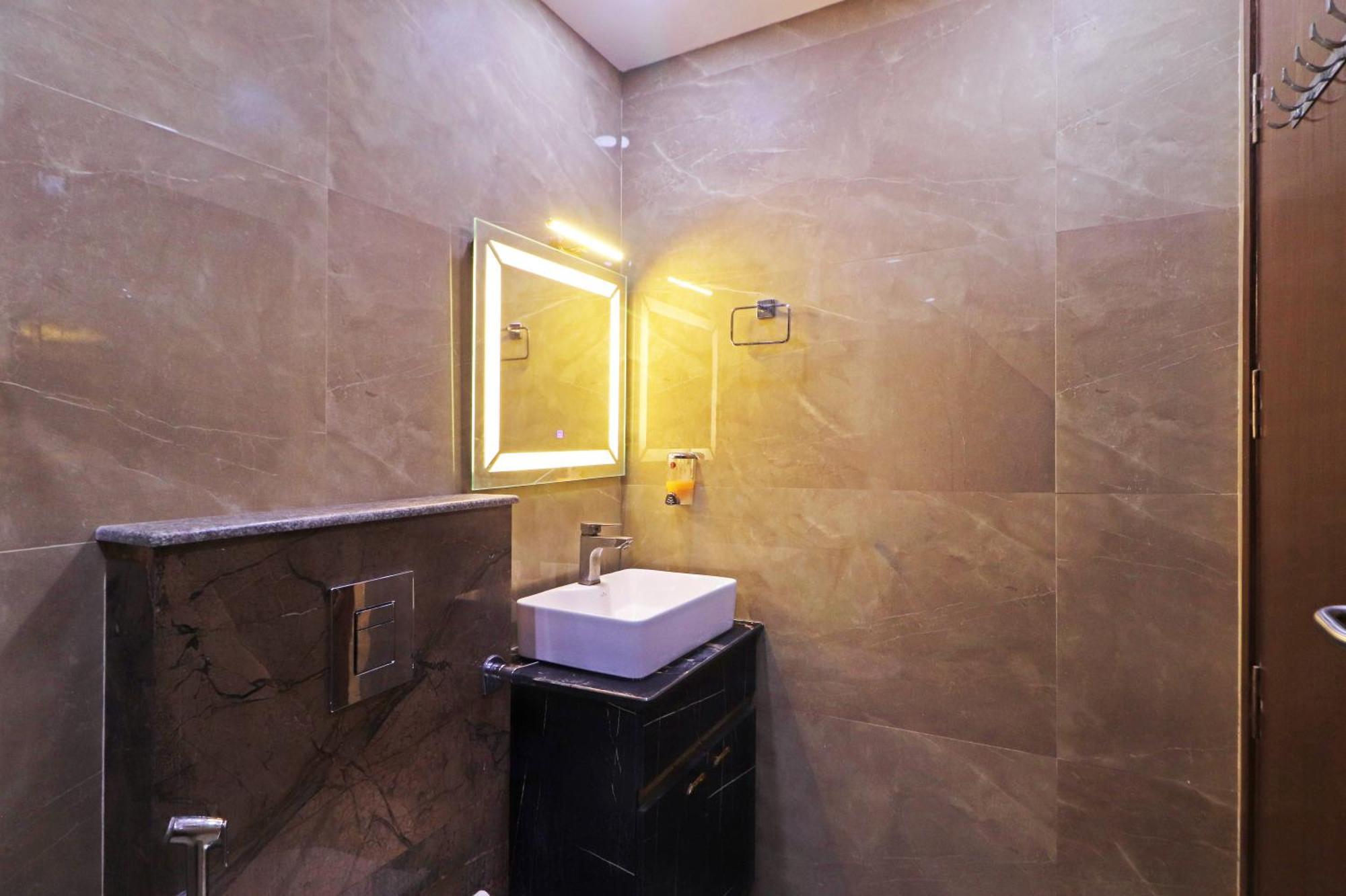 Hotel Samrat Residency 10 Mints Walking Distance Nizamuddin Railway Station New Delhi Exterior photo