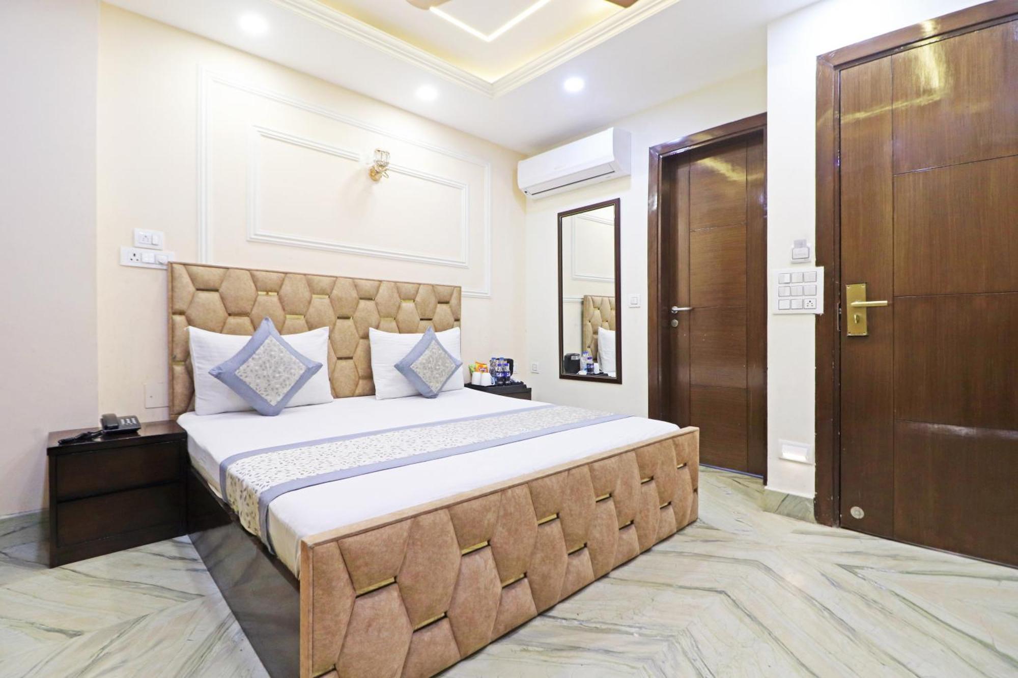Hotel Samrat Residency 10 Mints Walking Distance Nizamuddin Railway Station New Delhi Exterior photo