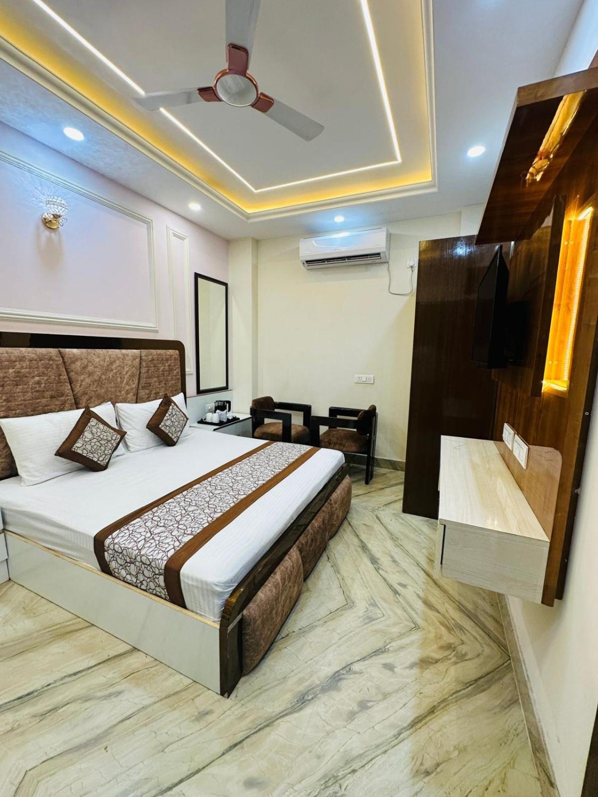 Hotel Samrat Residency 10 Mints Walking Distance Nizamuddin Railway Station New Delhi Exterior photo