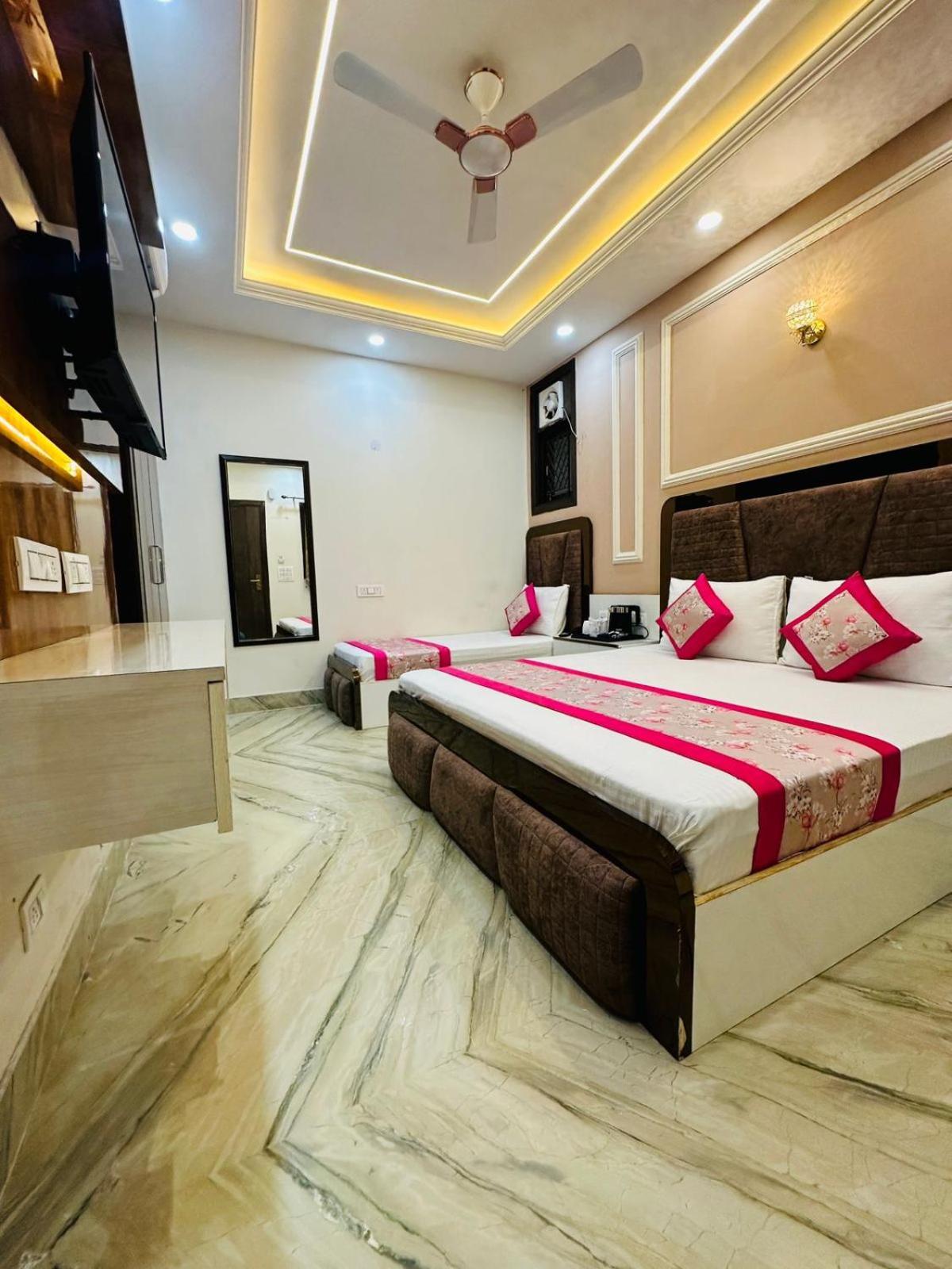 Hotel Samrat Residency 10 Mints Walking Distance Nizamuddin Railway Station New Delhi Exterior photo