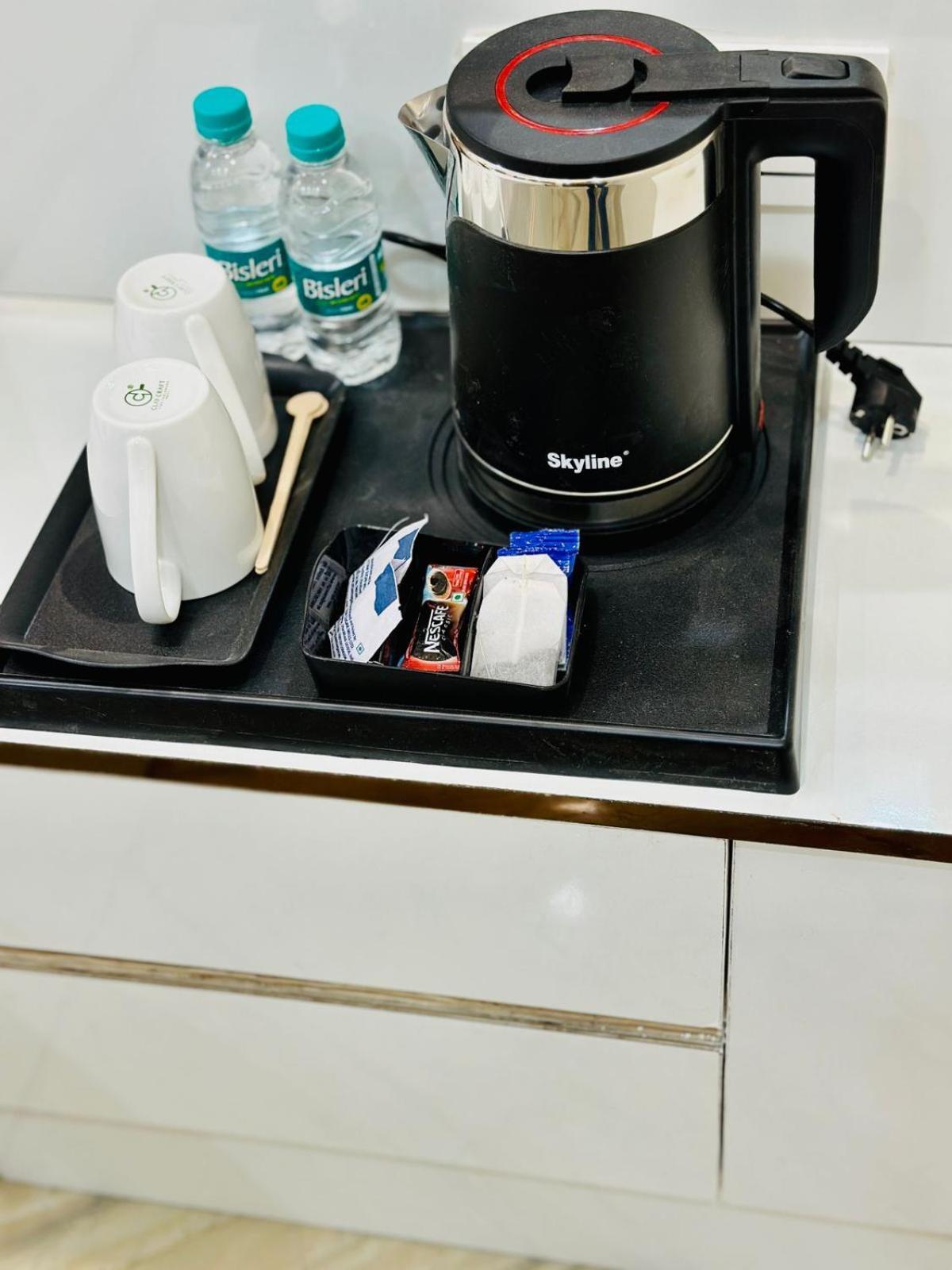 Hotel Samrat Residency 10 Mints Walking Distance Nizamuddin Railway Station New Delhi Exterior photo